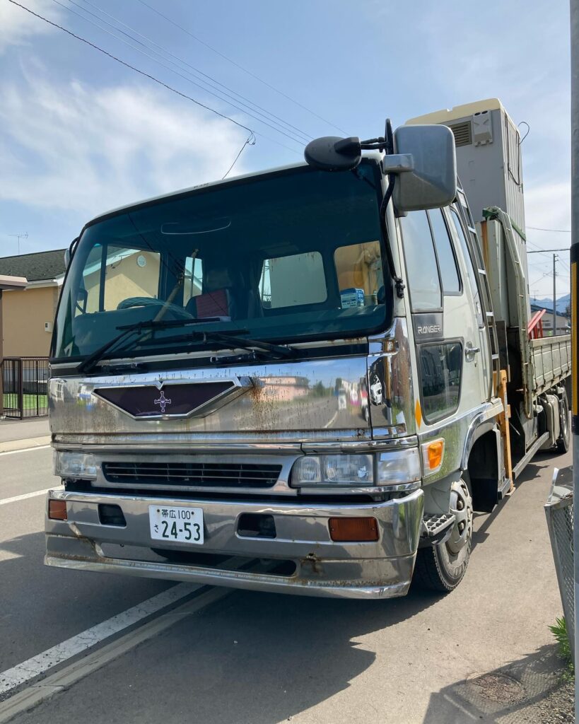 【帯広】トラックを自ら運転。現場の残材と仮設トイレの撤去に。