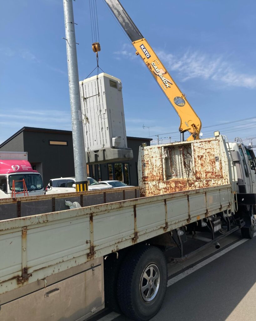 【帯広】トラックを自ら運転。現場の残材と仮設トイレの撤去に。