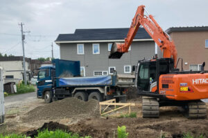 【帯広】地盤特性を見極めパイル工事で地盤補強。新築工事始まる。