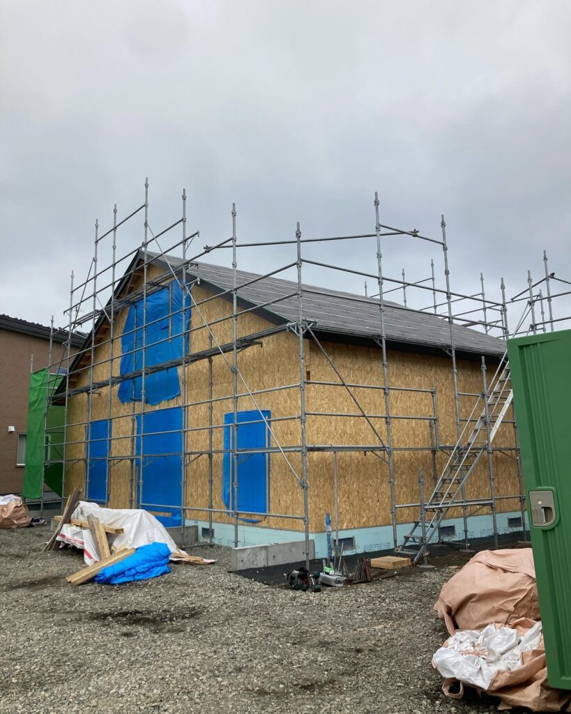 【帯広】機能性が加わる下屋根つけで家らしい暖かみ。