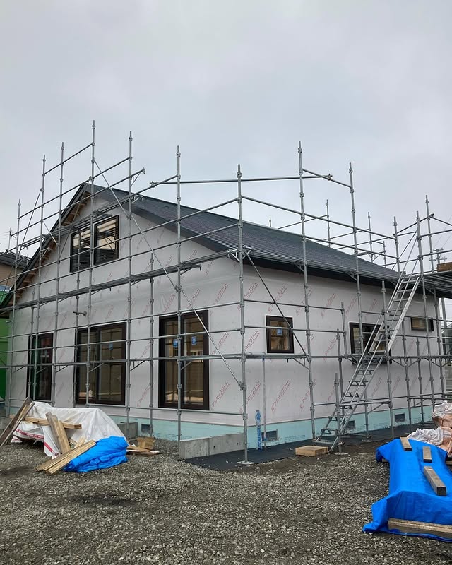 【帯広】機能性が加わる下屋根つけで家らしい暖かみ。