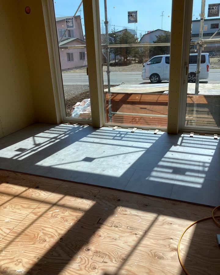 【清水町】難易度高めのフロアー貼り開始。