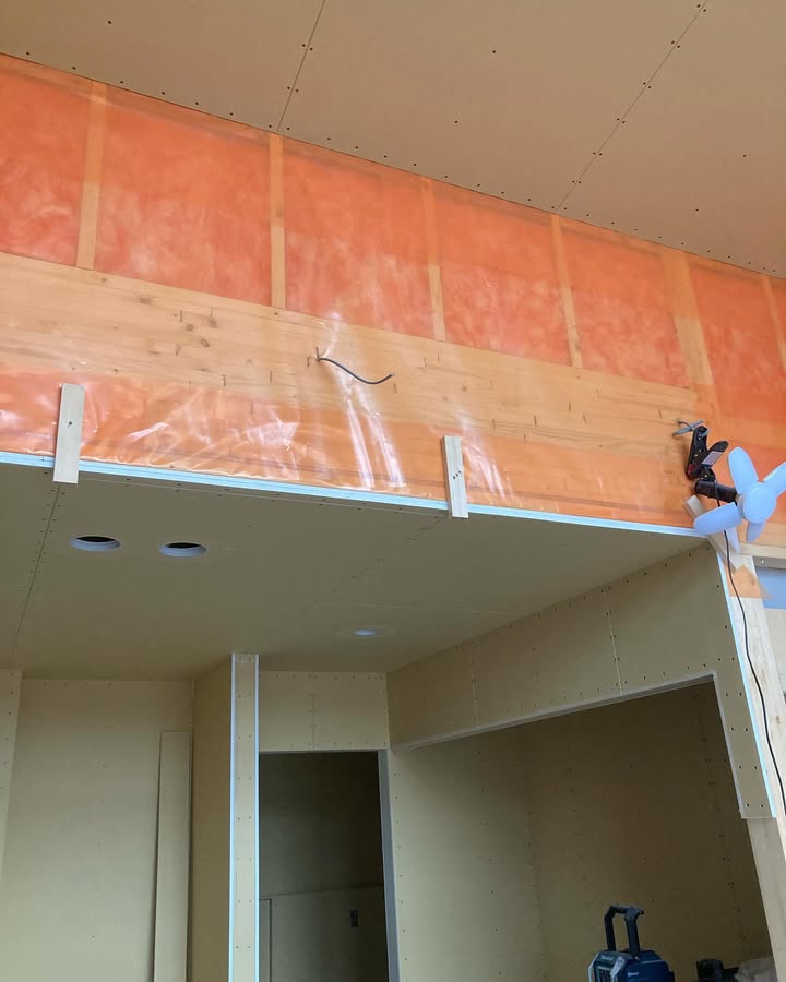 【清水町】難易度高めのフロアー貼り開始。