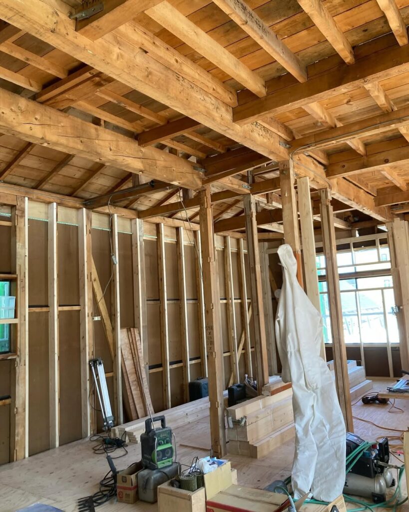 【帯広】古材を活かした吹き抜け作り完了