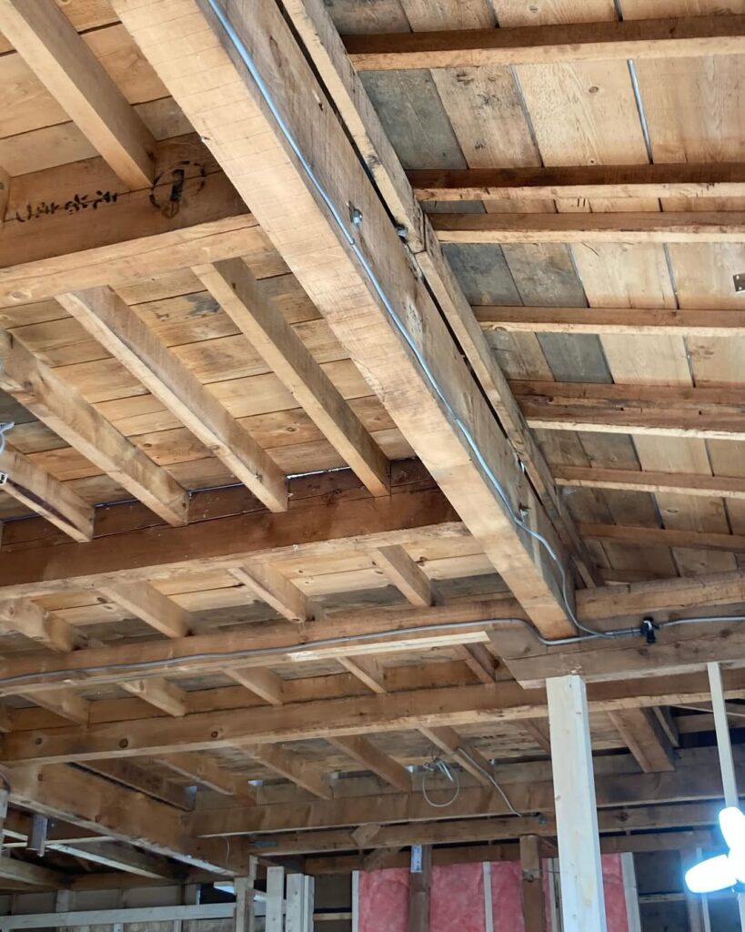 【帯広】古材を活かした吹き抜け作り完了