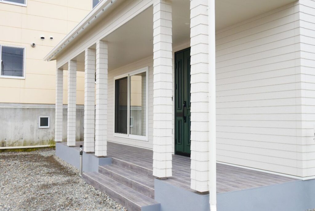 外観はアメリカン、室内はホテルライクなモダンデザインに 帯広市О邸