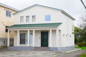 外観はアメリカン、室内はホテルライクなモダンデザインに　帯広市О邸