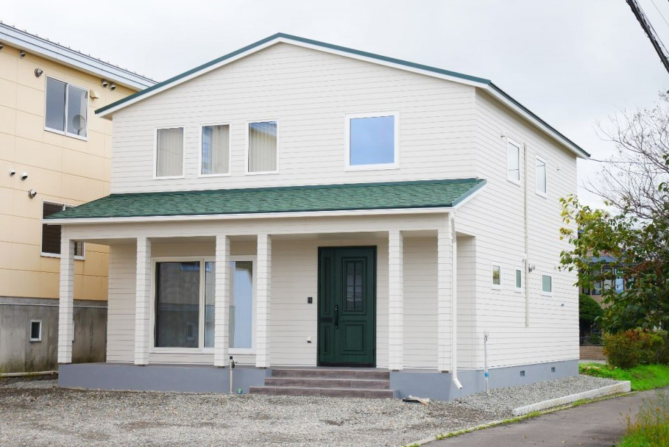 外観はアメリカン、室内はホテルライクなモダンデザインに　帯広市О邸