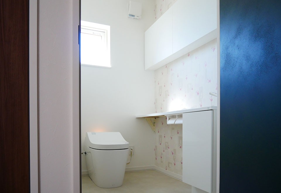 白と濃茶色の温かみあるモダンな家　帯広市B邸　2019年完成