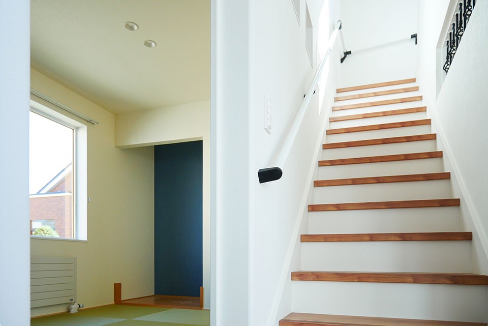 白と濃茶色の温かみあるモダンな家　帯広市B邸　2019年完成