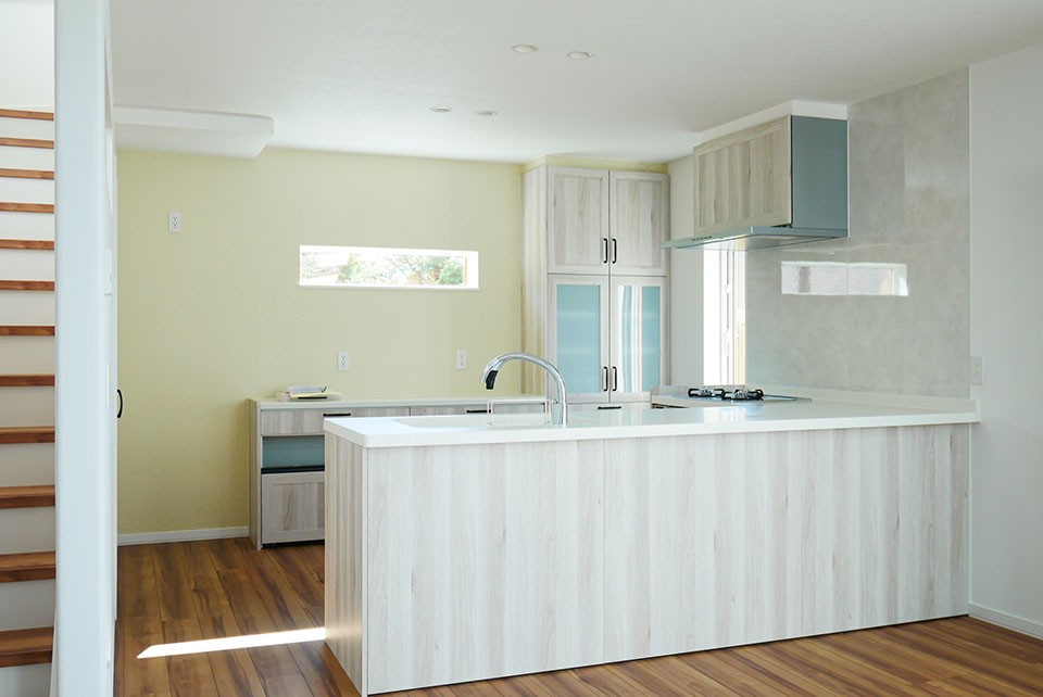 白と濃茶色の温かみあるモダンな家　帯広市B邸　2019年完成