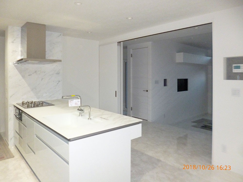 長年温めた夢を実現した、白を基調にしたモダンハウス　帯広市K邸