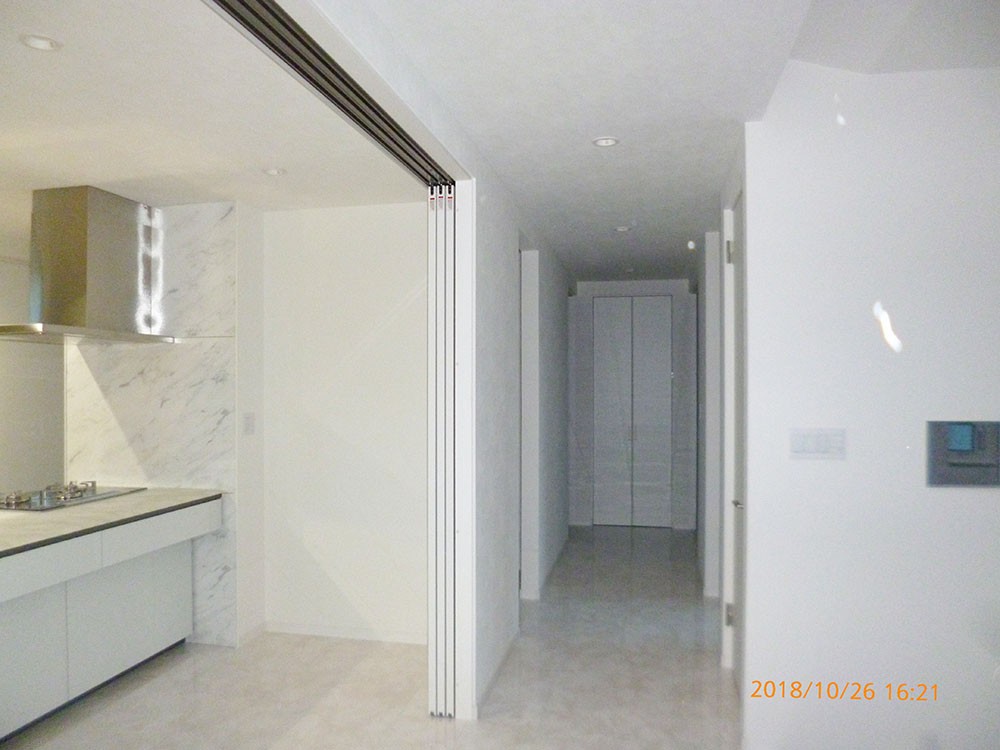 長年温めた夢を実現した、白を基調にしたモダンハウス　帯広市K邸