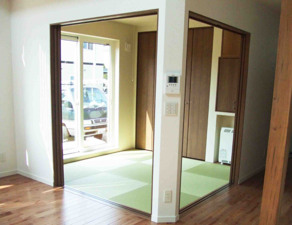 大きな窓と吹抜けで明るい雰囲気の家　帯広市Ｋ邸