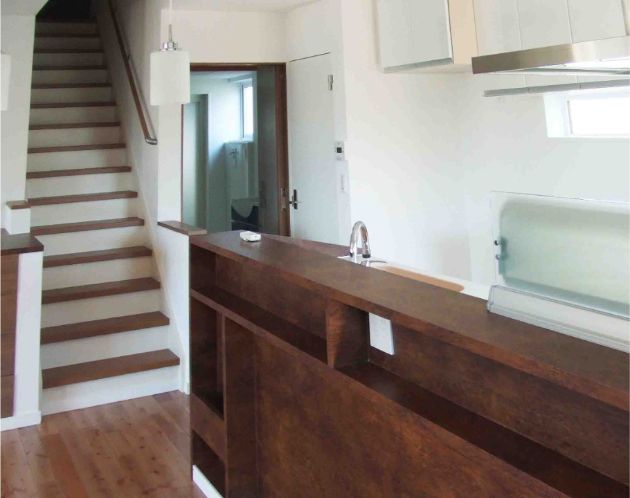 大きな窓と吹抜けで明るい雰囲気の家　帯広市Ｋ邸