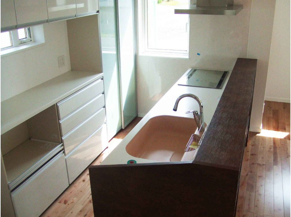 大きな窓と吹抜けで明るい雰囲気の家　帯広市Ｋ邸