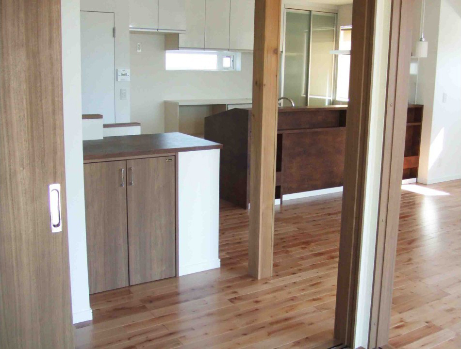 大きな窓と吹抜けで明るい雰囲気の家　帯広市Ｋ邸