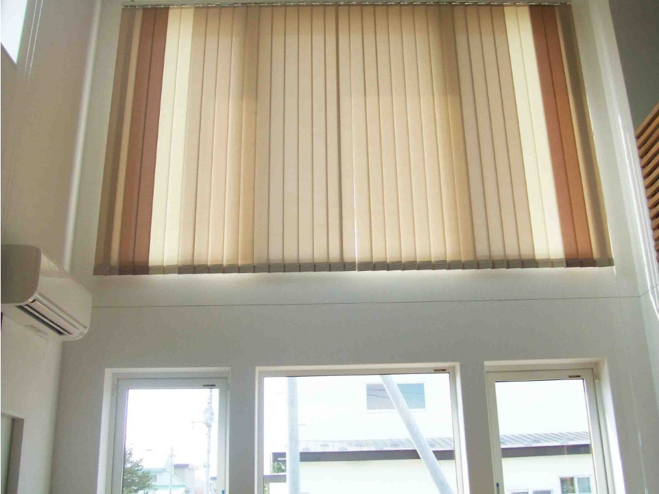 大きな窓と吹抜けで明るい雰囲気の家　帯広市Ｋ邸