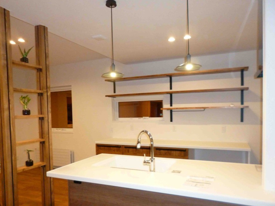 木と鉄を組み合わせたインダストリアルな仕上げ　帯広市Y邸