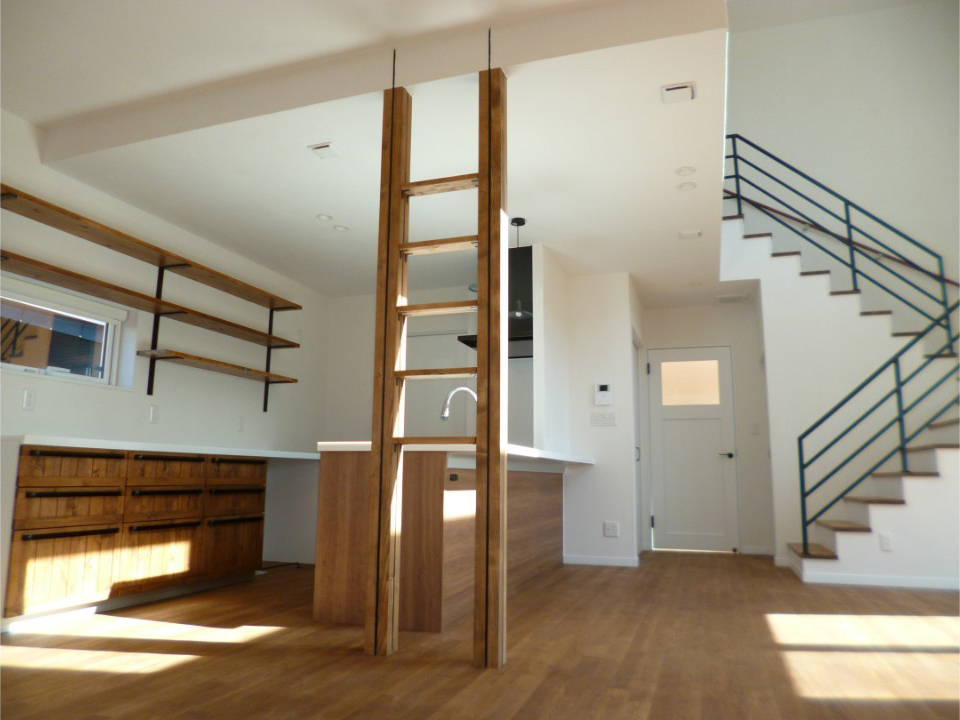 木と鉄を組み合わせたインダストリアルな仕上げ　帯広市Y邸