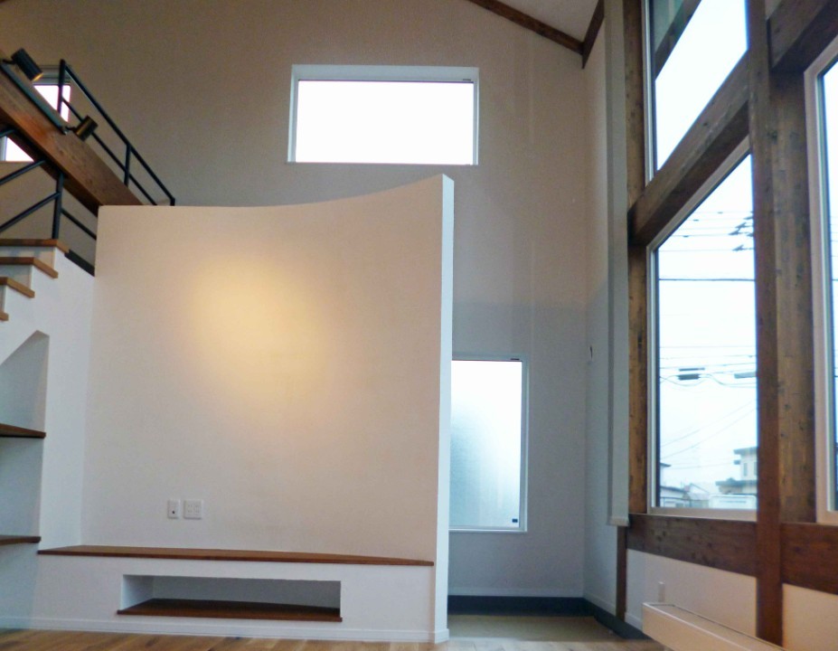 道南杉と漆喰で民家風に　帯広市K邸