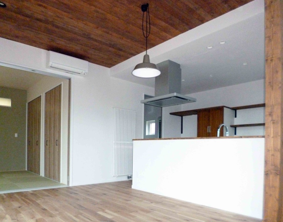 道南杉と漆喰で民家風に　帯広市K邸