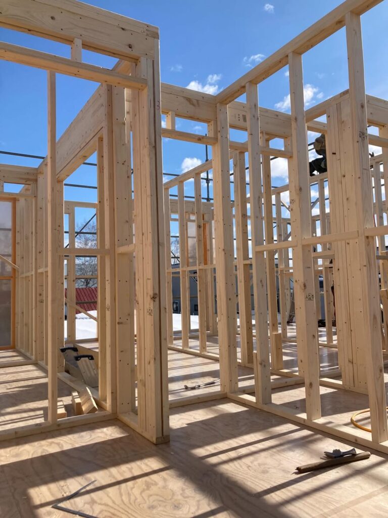 【帯広】2Fの壁おこし、安全第一で行きましょう